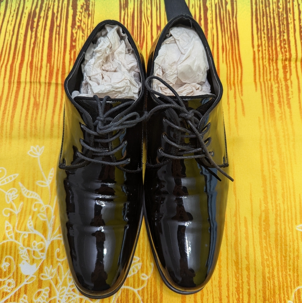 Kenneth Cole Reaction tuxedo shoes, Black size 8, worn once.